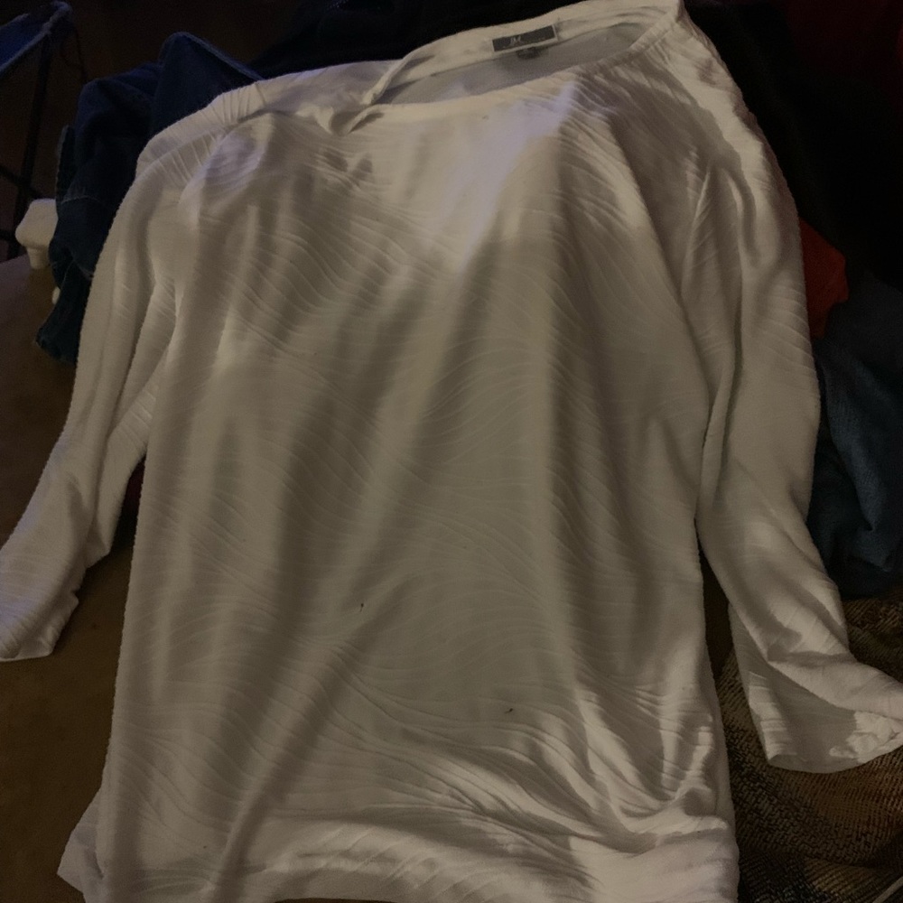 White tee